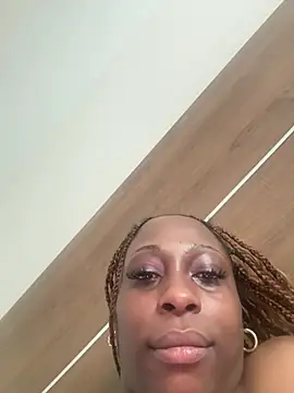 Snapshot of MadameMuse chatting on April 8, 2026, 2:40 pm MadameMuse online show from April 8, 2026, 2:40 pm