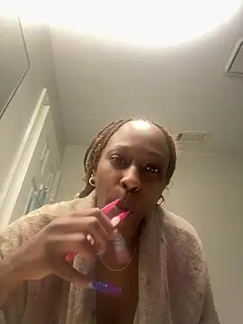 Snapshot of MadameMuse chatting on April 7, 2026, 11:01 am MadameMuse online show from April 7, 2026, 11:01 am