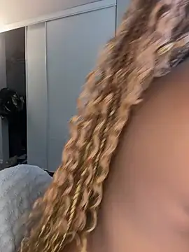 Snapshot of MadameMuse chatting on April 13, 2026, 2:21 pm MadameMuse online show from April 13, 2026, 2:21 pm