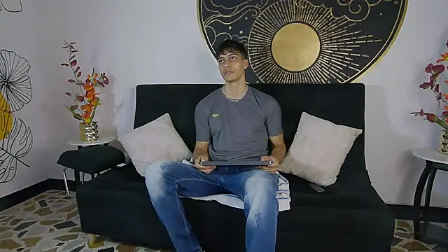 AlessioVitale online show from November 10, 2025, 12:32 pm