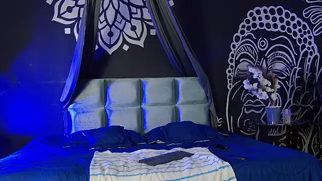 AlessioVitale online show from December 18, 2025, 11:58 am