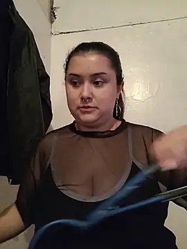 Snapshot of CurvyNoir chatting on April 28, 2026, 4:44 pm CurvyNoir online show from April 28, 2026, 4:44 pm