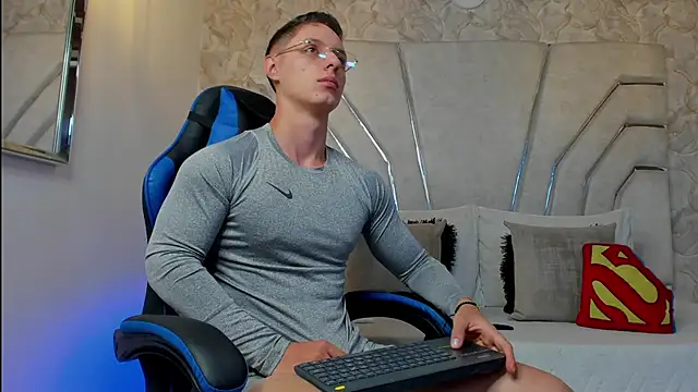 Snapshot of MAXTHOMSON chatting on March 12, 2026, 1:33 am MAXTHOMSON online show from March 12, 2026, 1:33 am