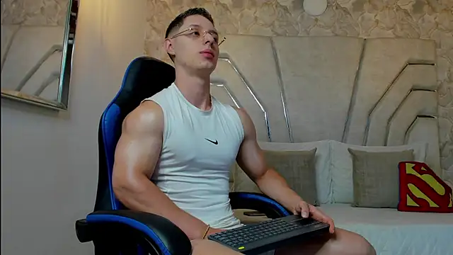 MAXTHOMSON online show from June 23, 2026, 12:19 am