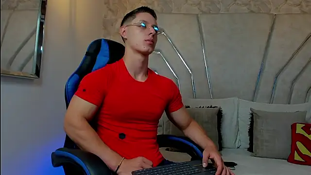 Snapshot of MAXTHOMSON chatting on March 17, 2026, 4:15 am MAXTHOMSON online show from March 17, 2026, 4:15 am