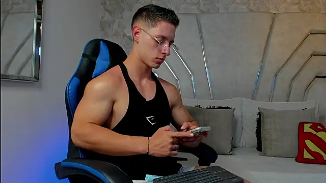 Snapshot of MAXTHOMSON chatting on March 18, 2026, 1:31 am MAXTHOMSON online show from March 18, 2026, 1:31 am