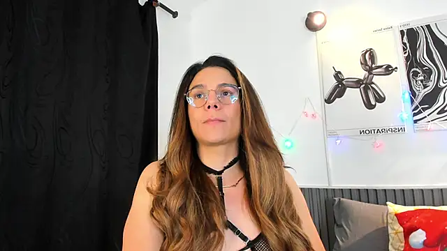 Cloe Bonne online show from December 17, 2025, 8:25 pm