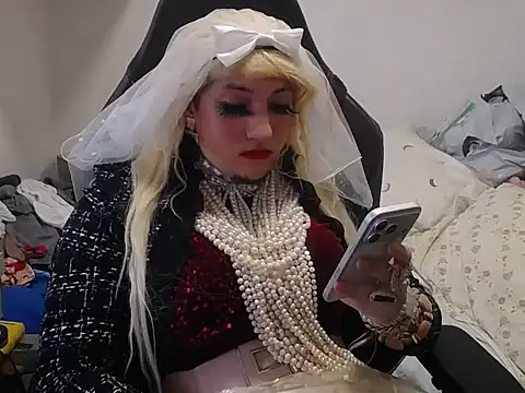 VanesaCrossic online show from May 7, 2026, 8:39 am