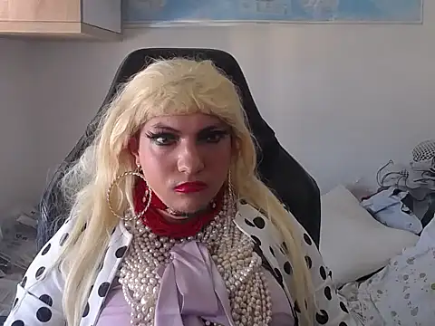 VanesaCrossic online show from April 24, 2026, 9:33 am