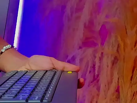 Leo Glow online show from January 10, 2026, 10:10 am