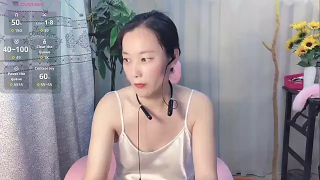 Lingling-Baby520 online show from May 21, 2026, 8:12 am