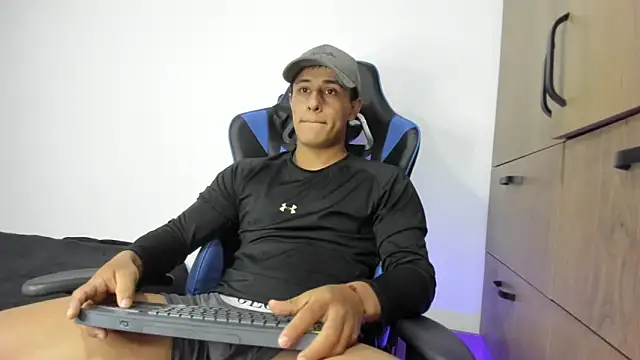 dorman boy online show from November 16, 2025, 4:06 am