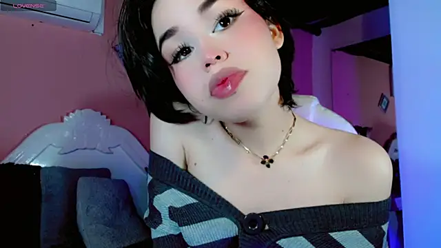 ClaudiaSophia online show from November 10, 2025, 11:37 am