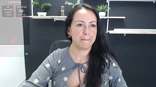 Snapshot of Lauryn_Jones chatting on June 3, 2026, 7:29 pm Lauryn Jones online show from June 3, 2026, 7:29 pm