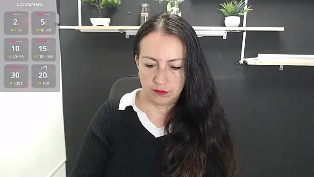 Snapshot of Lauryn_Jones chatting on June 10, 2026, 5:36 pm Lauryn Jones online show from June 10, 2026, 5:36 pm