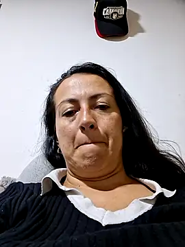 Snapshot of Lauryn_Jones chatting on June 1, 2026, 1:28 am Lauryn Jones online show from June 1, 2026, 1:28 am