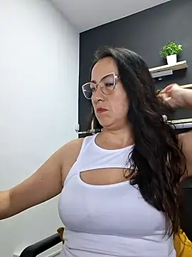 Lauryn Jones online show from August 1, 2026, 8:07 pm