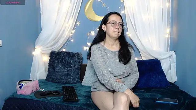 Lauryn Jones online show from November 21, 2025, 3:00 pm