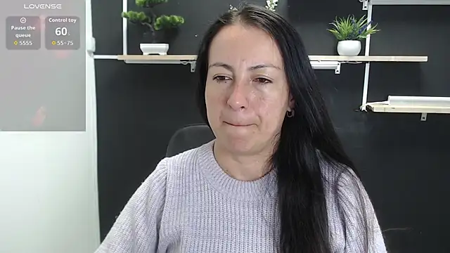 Snapshot of Lauryn_Jones chatting on June 4, 2026, 7:18 pm Lauryn Jones online show from June 4, 2026, 7:18 pm