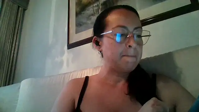 Lauryn Jones online show from April 5, 2026, 10:38 pm