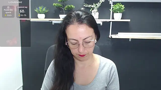 Lauryn Jones online show from April 27, 2026, 5:33 pm