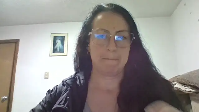 Lauryn Jones online show from April 28, 2026, 3:22 am