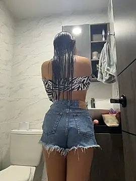 Brunettecollins05 online show from July 28, 2026, 8:34 pm