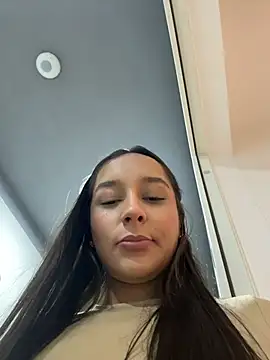 Brunettecollins05 online show from August 4, 2026, 10:03 pm