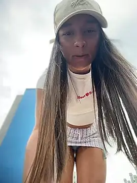 Brunettecollins05 online show from June 25, 2026, 6:35 pm