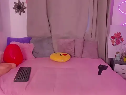 alanaa gomezz online show from February 17, 2026, 7:55 pm