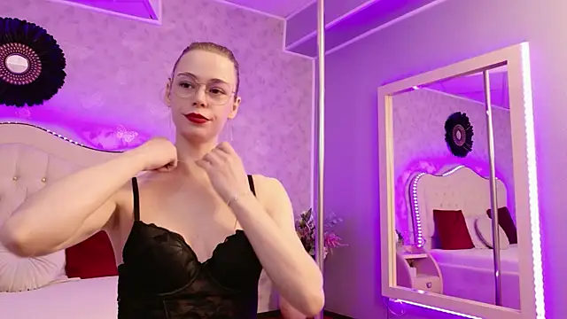 GracieCute online show from June 17, 2026, 3:39 am