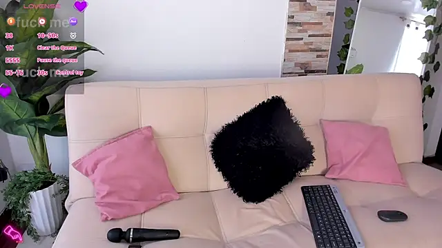 Evelyn R  online show from June 13, 2026, 3:21 pm