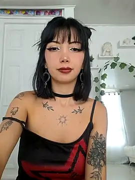 Snapshot of Evelyn_R_ chatting on December 20, 2025, 3:48 pm Evelyn R online show from December 20, 2025, 3:48 pm