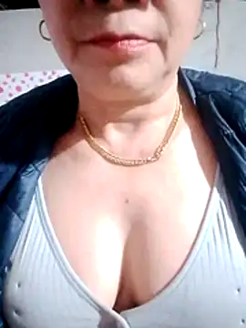 small-house123 online show from January 11, 2026, 12:23 pm