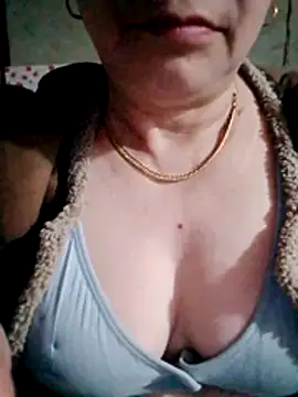 small-house123 online show from February 4, 2026, 12:44 pm