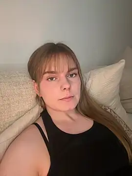 LisaFreierxx online show from July 4, 2026, 2:10 pm
