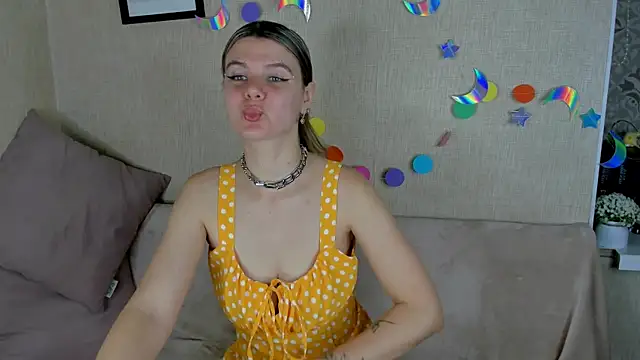 Zorianaa online show from July 4, 2026, 9:19 pm