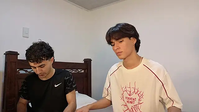 Snapshot of Raven_Eclipse chatting on November 5, 2025, 9:18 pm Raven Eclipse online show from November 5, 2025, 9:18 pm