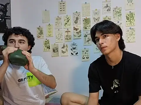 Snapshot of Raven_Eclipse chatting on April 14, 2026, 11:21 pm Raven Eclipse online show from April 14, 2026, 11:21 pm