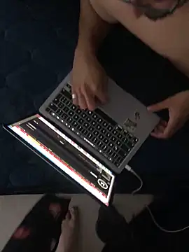 Snapshot of Maqbur chatting on November 15, 2025, 8:46 pm Maqbur online show from November 15, 2025, 8:46 pm