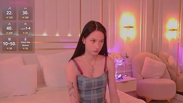 GladysMoore online show from November 3, 2025, 2:42 pm