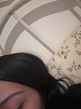 JIORYOvO online show from June 5, 2026, 6:52 am