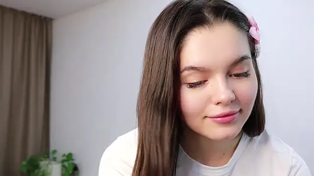 Xo Laura online show from November 5, 2025, 8:39 am