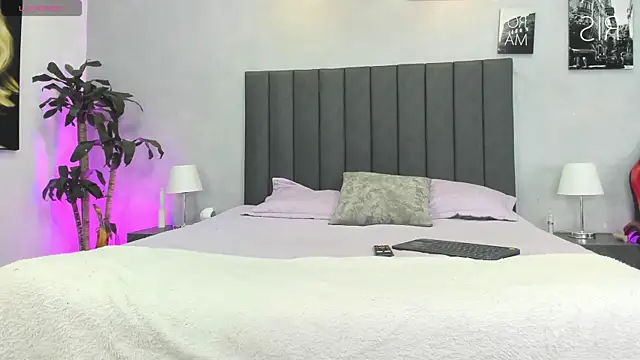 Snapshot of kendra_london chatting on May 9, 2026, 11:02 am kendra london online show from May 9, 2026, 11:02 am