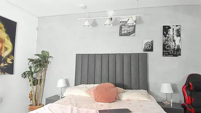 Snapshot of kendra_london chatting on May 29, 2026, 10:54 am kendra london online show from May 29, 2026, 10:54 am