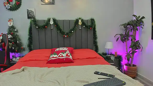 maddy  moon online show from December 2, 2025, 3:52 am