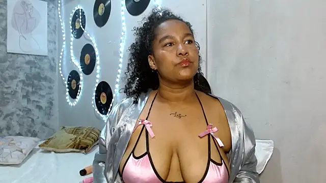 Snapshot of Ambar_foxy chatting on February 13, 2026, 7:58 pm Ambar foxy online show from February 13, 2026, 7:58 pm