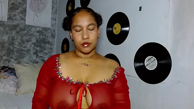 Snapshot of Ambar_foxy chatting on February 2, 2026, 4:44 am Ambar foxy online show from February 2, 2026, 4:44 am