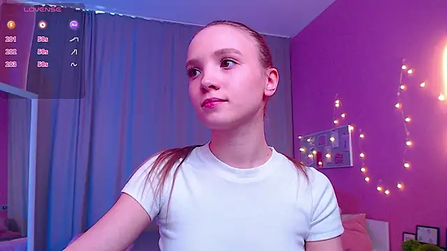 Snapshot of Adria_Arjona chatting on March 6, 2026, 7:36 am Adria Arjona online show from March 6, 2026, 7:36 am