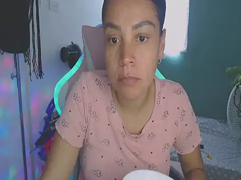 shayna cute online show from July 23, 2026, 9:33 pm